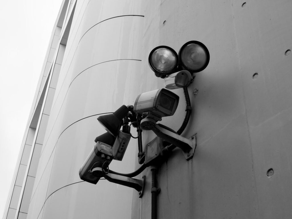 Photo 1 Surveillance cameras 2 Facial recognition